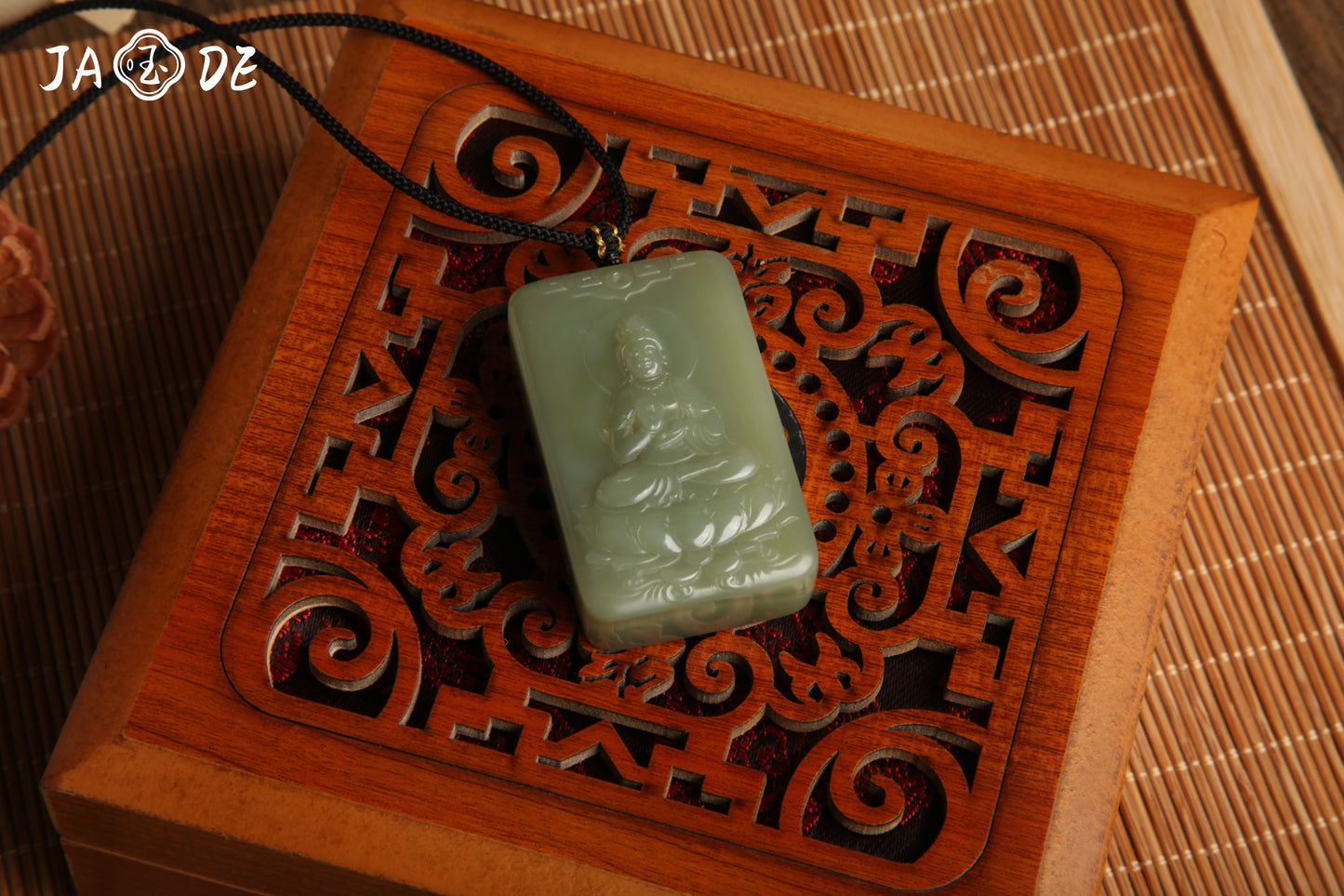 Guanyin pendant | Unique Jade™