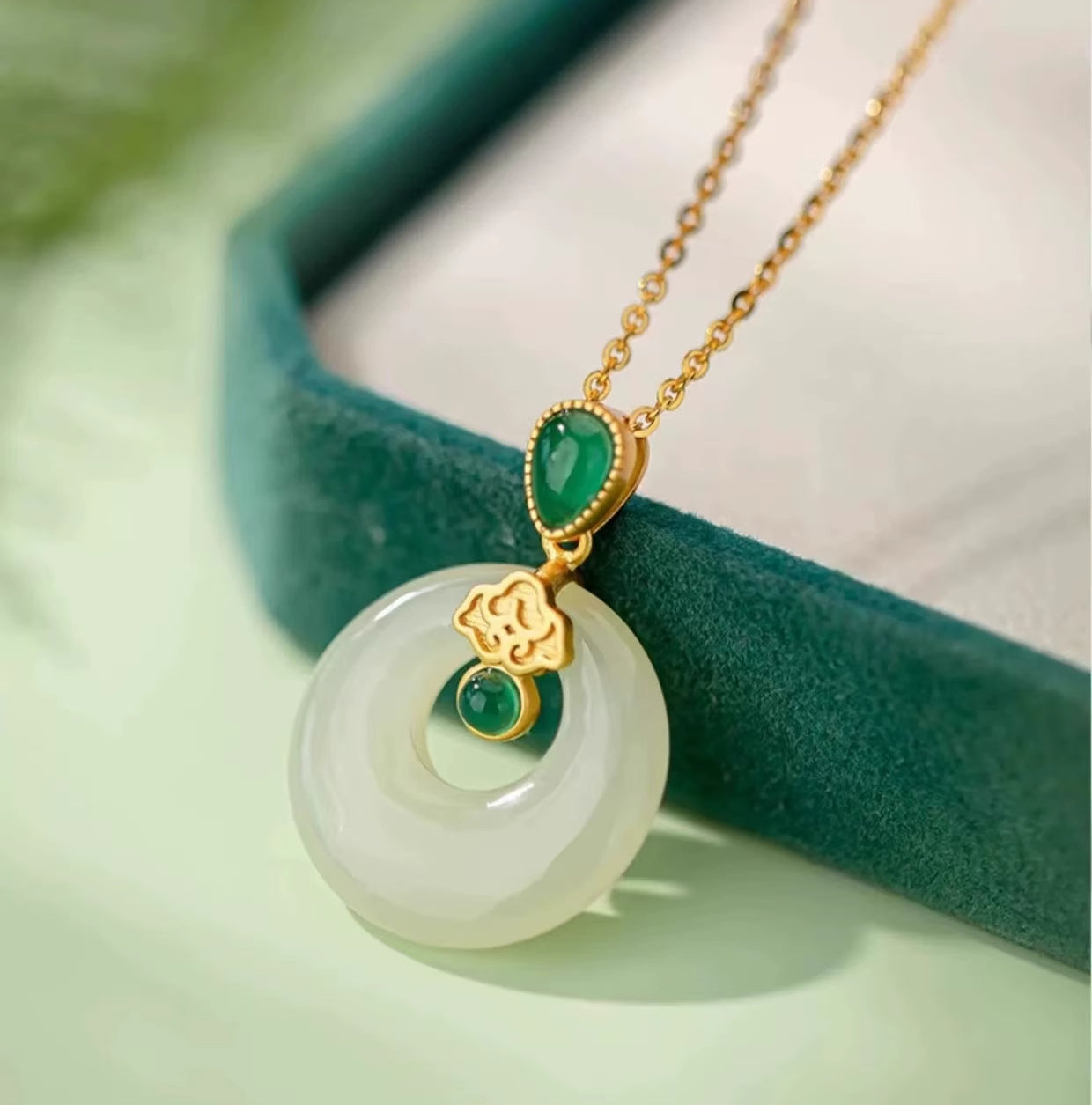 Hetian Jade “Ping An Kou” Pendant – Classic Protection Amulet (For Women)