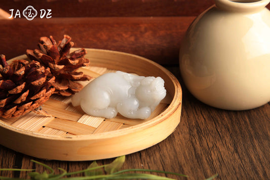 Hetian white jade Pixiu guardian sculpture, the traditional Chinese feng shui wealth creature