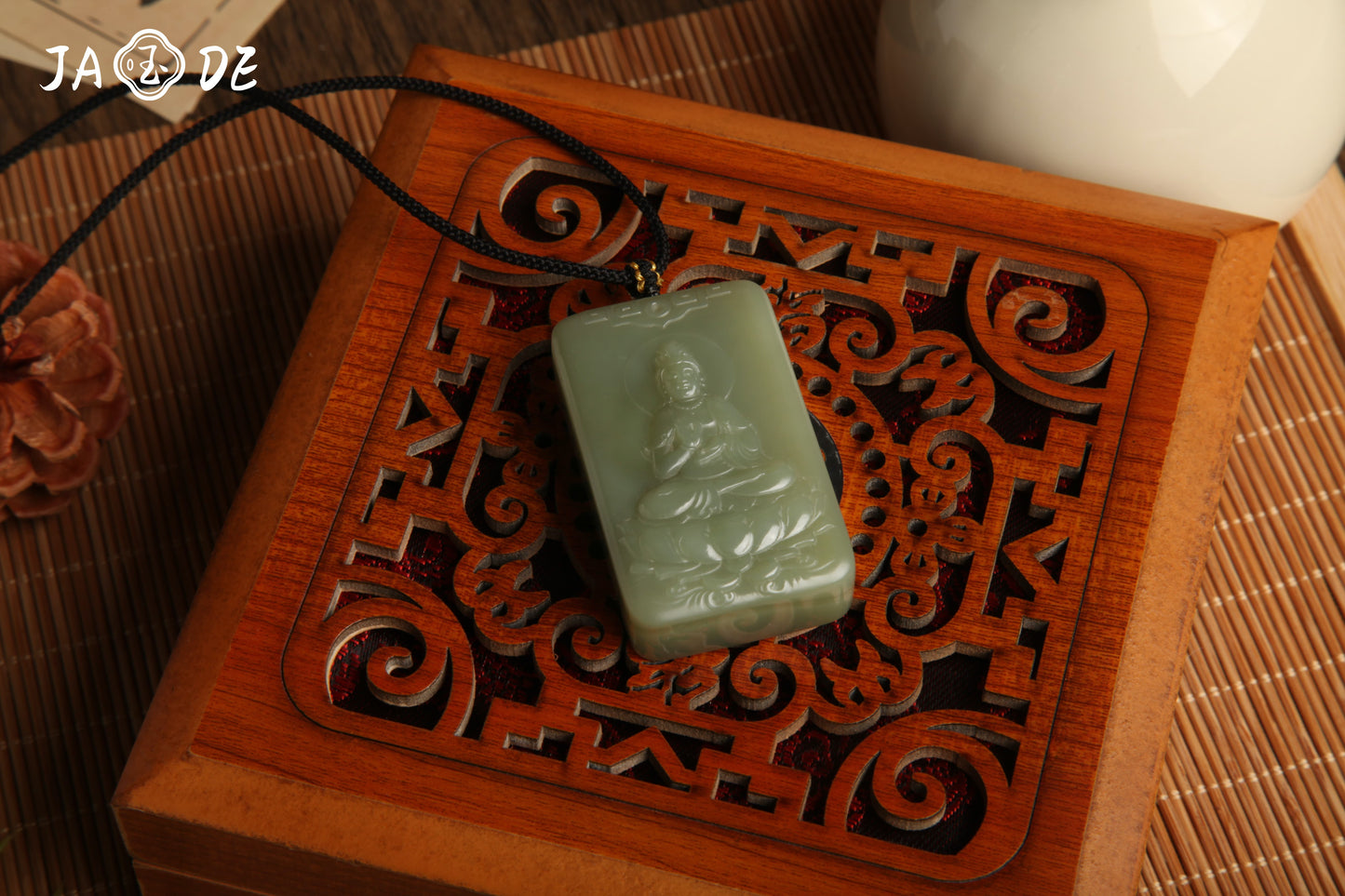 Jade Guanyin pendant | Unique Jade™