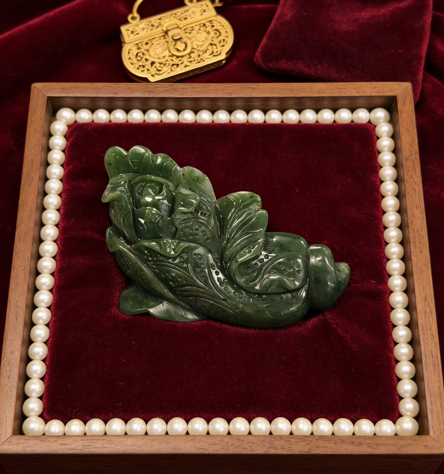 Spinach Jade Cabbage Sculpture, "Hundreds of Fortunes" Statue, 252g Wealth Symbol, Feng Shui Decor
