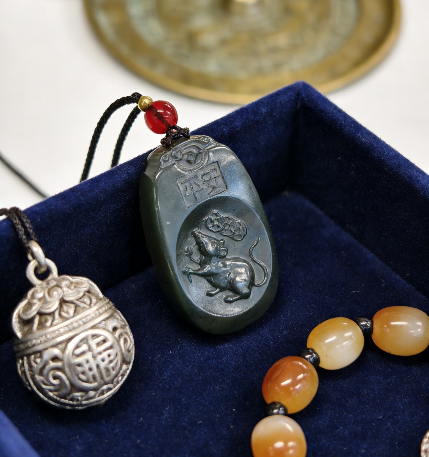 Wealth-Bringing Jade Mouse Pendant - “Money Mouse” Nephrite Carving, Approx. 20.3g, Symbol of Abundance & Fortune