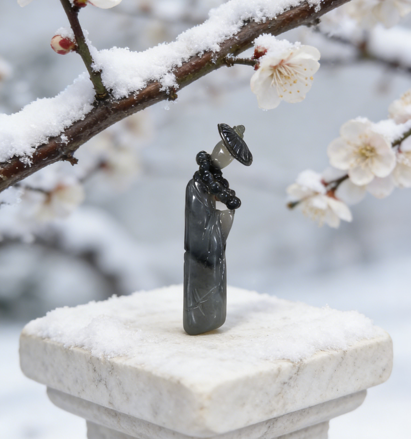 Zen Sage in Landscape Nephrite Sculpture - 13.25g Black & White “Qing Hua” Jade, Meditative Scholar‘s Rock