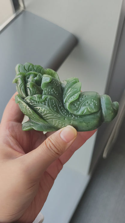 Spinach Jade Cabbage Sculpture, "Hundreds of Fortunes" Statue, 252g Wealth Symbol, Feng Shui Decor